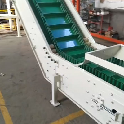 大倾角皮带输送机